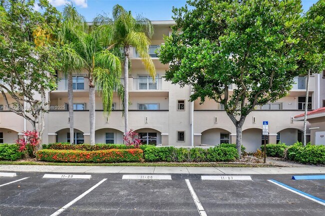 Foto del edificio - 5938 Crystal Shores Dr