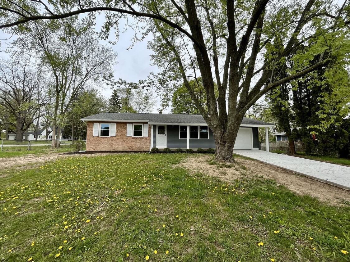 Foto principal - Three Bedroom Home in Southeast Grand Rapids