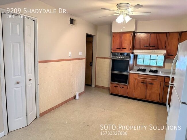 Building Photo - LARGE spacious single family home in wonde...