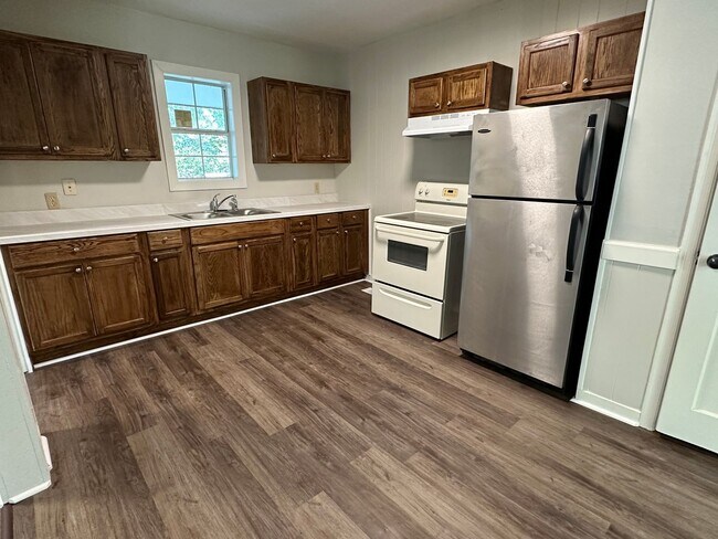 Foto del edificio - Walk to Jonesboro High School! 3bed/2bath