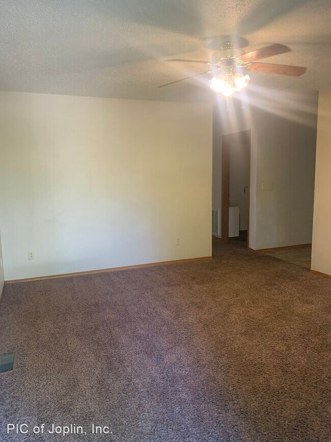 Building Photo - 3 br, 1 bath House - 725 Empire