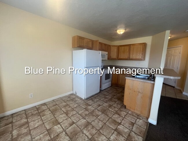 Building Photo - 2488 Prospect Dr