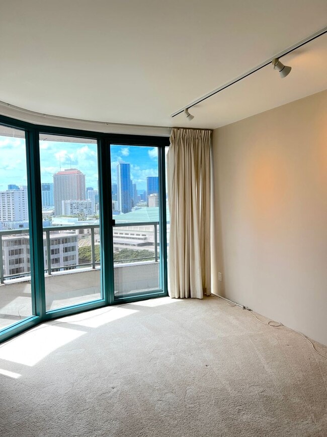 Photo - WAIKIKI LANDMARK...A GEM IN FINE LIVING...... Apartment