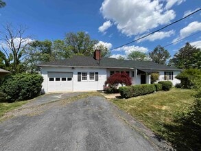 Building Photo - 226 Orchard Ln