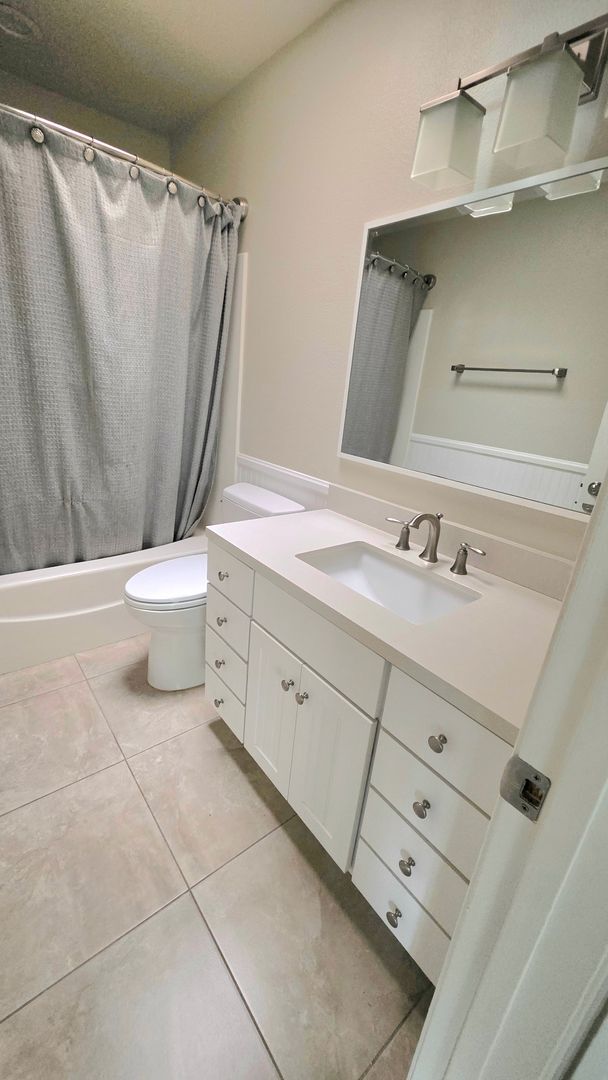 Foto del edificio - Charming Home in Westlake Village