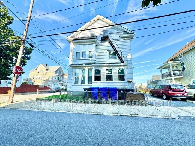 Building Photo - 163 Park St
