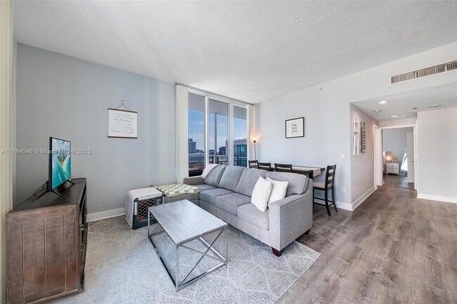 Foto del edificio - 350 NE 24th St