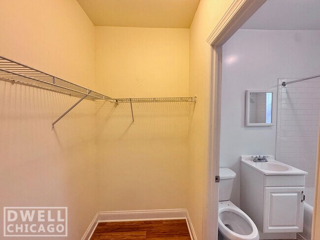 Foto del edificio - 1733 N Humboldt Blvd