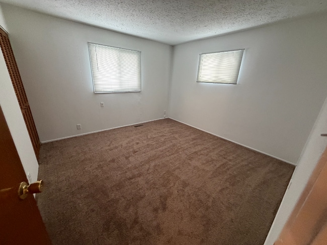 Building Photo - 19 Eastridge Dr