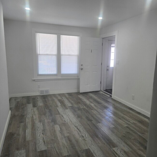 Foto del edificio - 1443 W 85th St