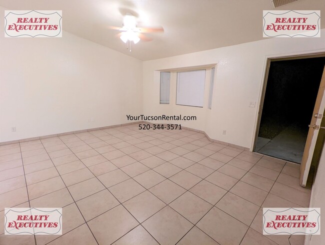 Foto del edificio - 3/1 with AC and a garage in Midvale Park Near Drexel Rd & Oak Tree Dr