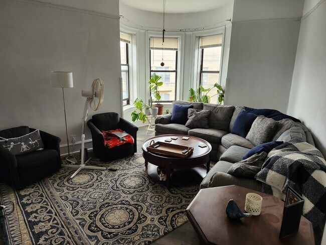 Foto del edificio - 668 W Oakdale Ave