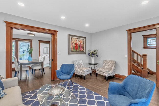 Foto del edificio - 80 E Hazeltine Ave