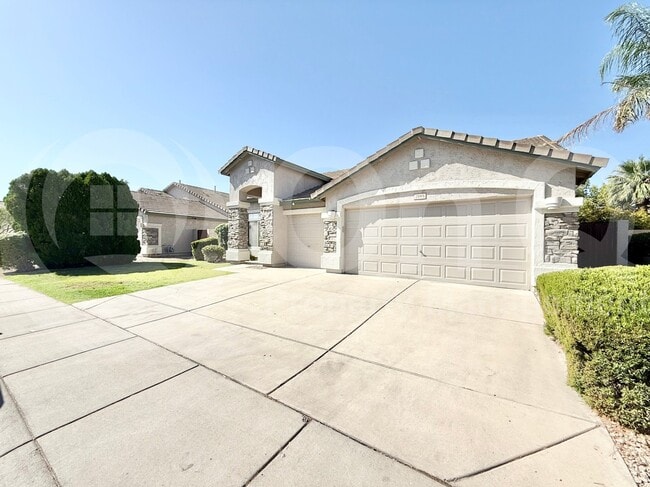 Building Photo - 2185 W Olive Way
