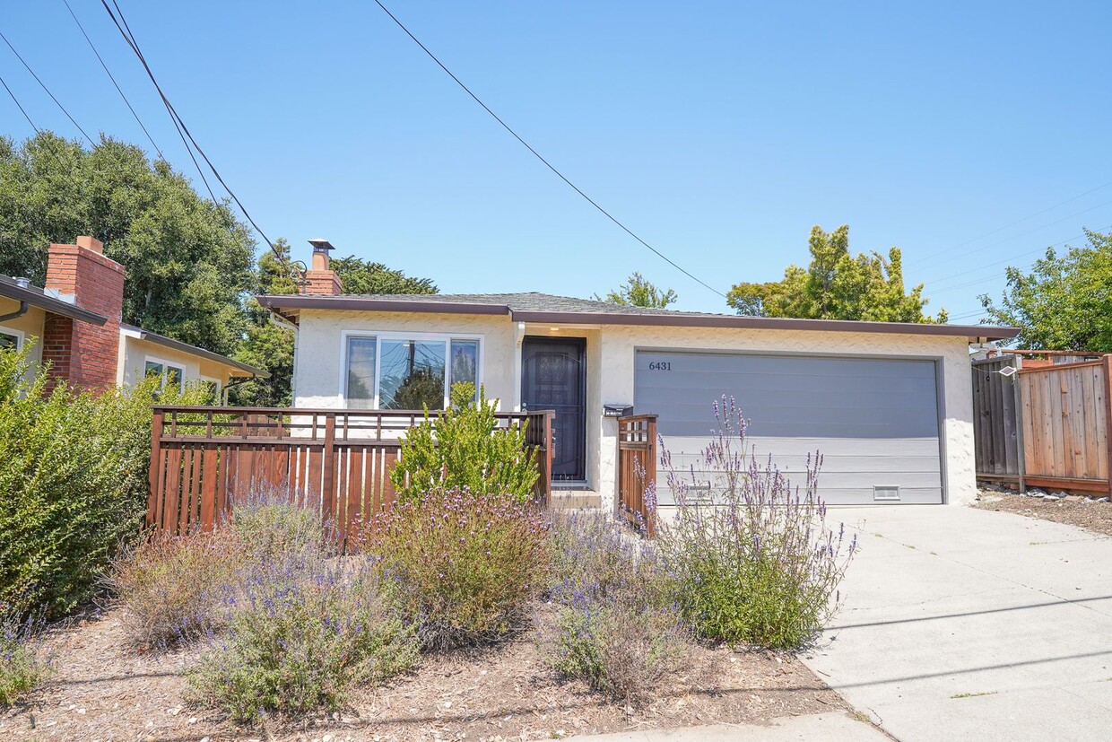 Primary Photo - 3 Bedroom Home Available in East Richmond ...