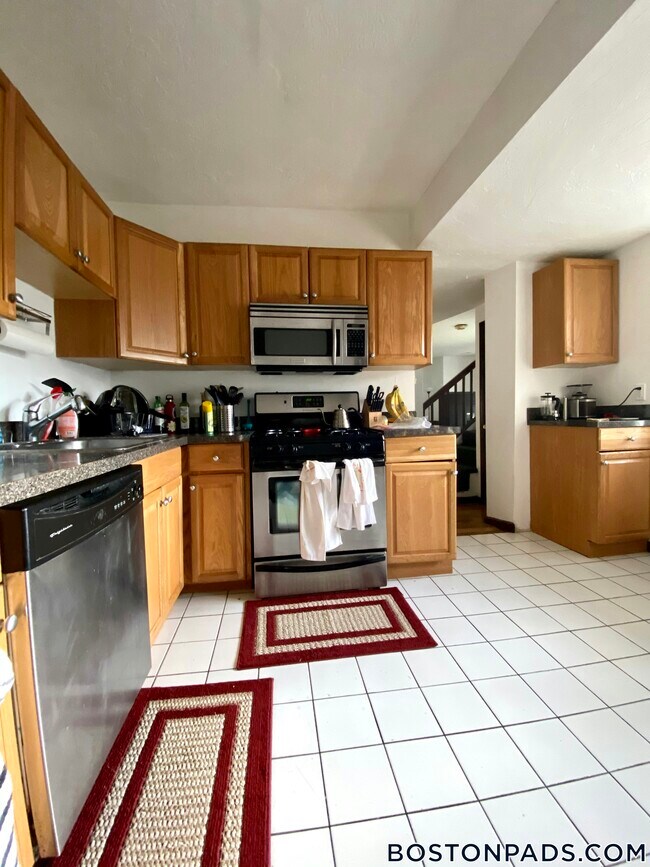 Building Photo - 89 Sheridan St