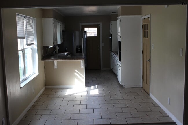 Building Photo - 5508 Hooper Dr