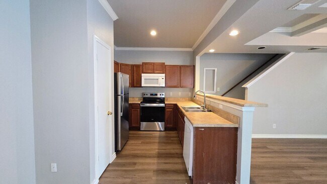 Foto del edificio - The Gardens at Summit Townhome: 3 Bedroom * 1-car Garage * WD Connections