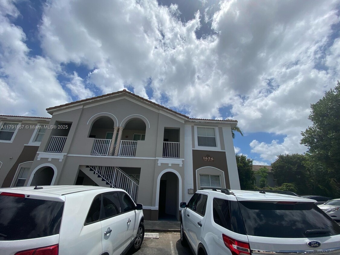 Foto principal - 1656 SE 29th Ct