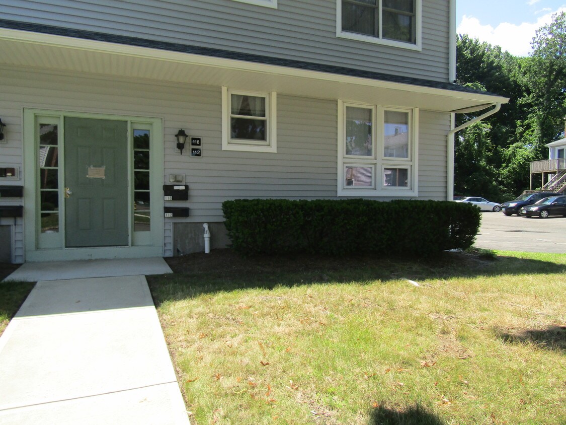 112 Carriage Path S, Milford, CT 06460 Condo for Rent in Milford, CT