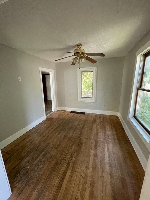 Building Photo - 2 Bed 1 Bath home in Lansing