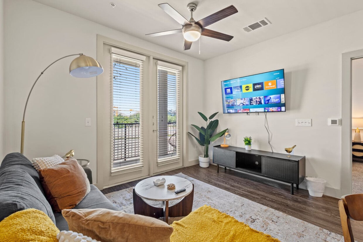 Foto principal - 10640 Steppington Dr