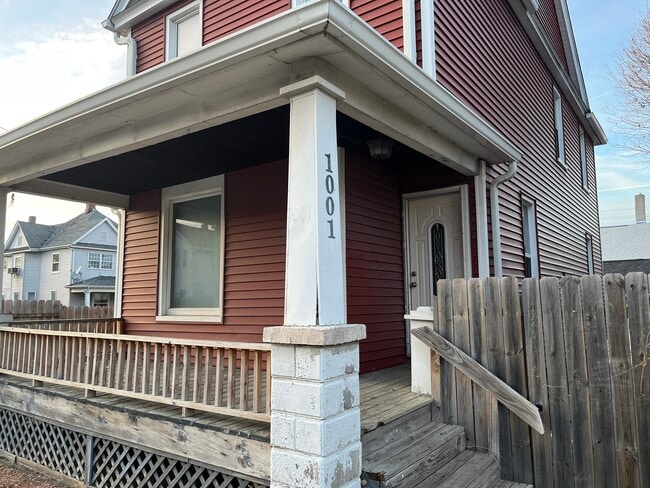 Building Photo - 1001 4th Ave