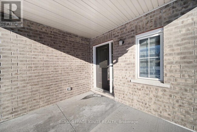 Photo du bâtiment - 328 Julia Dr