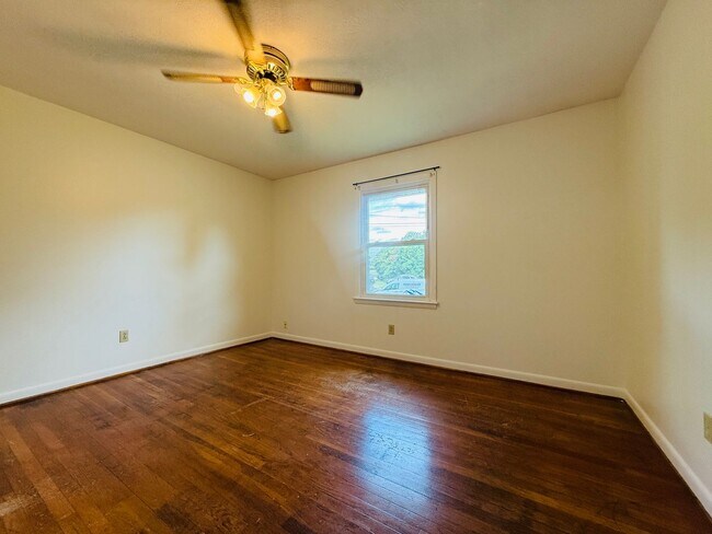 Foto del edificio - COMING SOON-1718 Patterson Circle