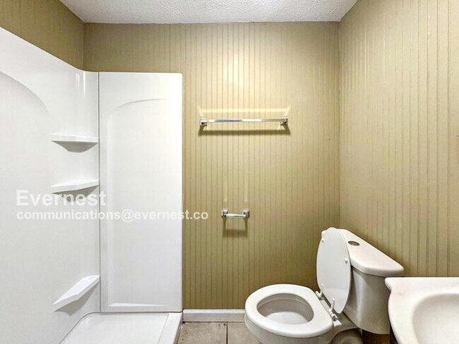 Foto del edificio - Lovely 3-Bedroom Home with Great Space / P...