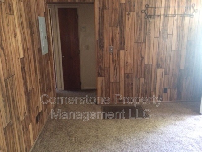 Foto del edificio - 627-629 E 8th St