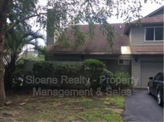 Building Photo - 1 Maplecrest Dr