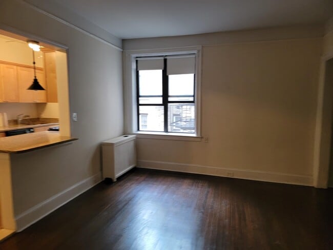 Building Photo - 131 Kensington Ave
