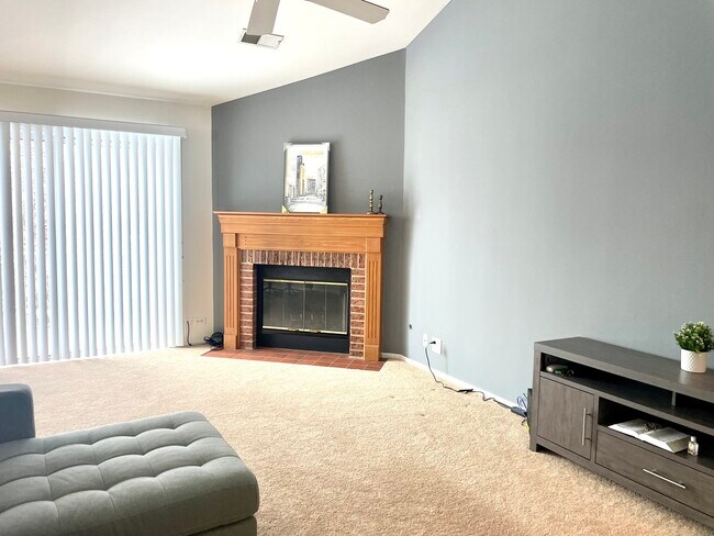 Building Photo - 20 Ashburn Ct