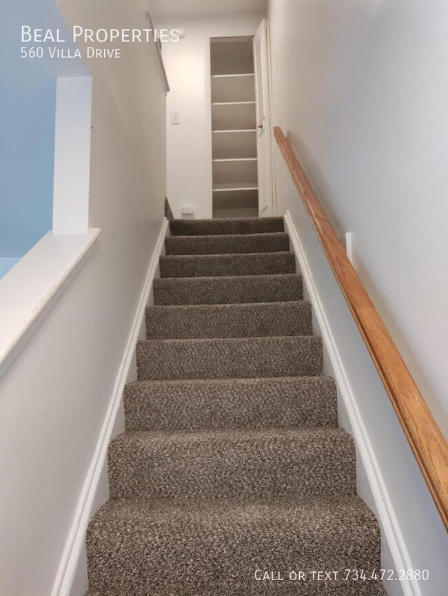 Building Photo - 560 Villa Dr