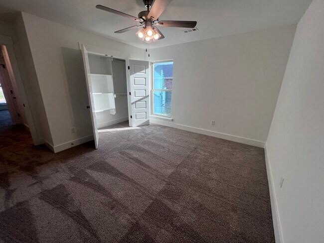 Building Photo - Luxury 3 Bedroom In Webb City!