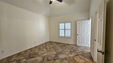 Building Photo - 305 Reinicke St