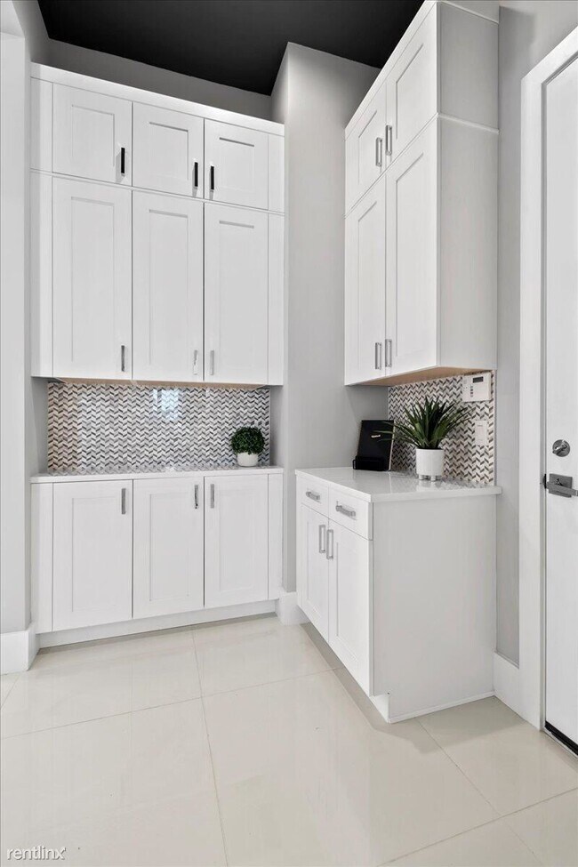 Foto del edificio - 5 br, 5.5 bath House - 4210 Mendel Ln