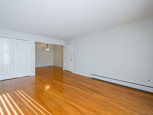 Foto del edificio - Move-In Ready 2-Bed Condo in Prime Royal Oak Location!