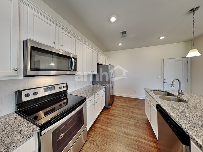Foto del edificio - 6204 Rosemore Ln