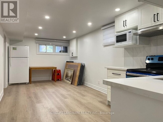 Building Photo - 14 Lady Churchill Ct