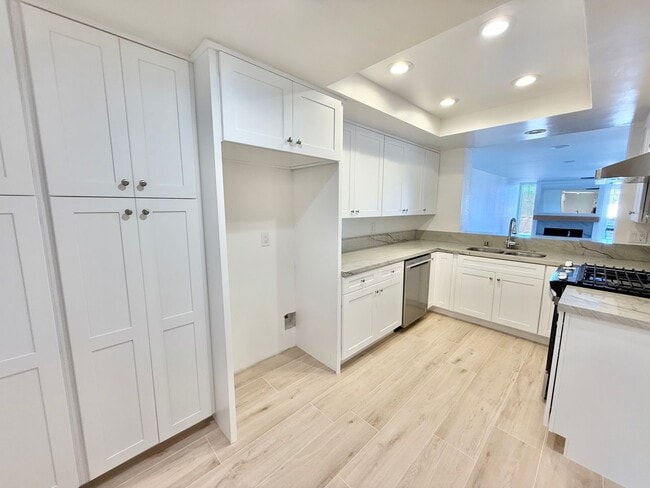 Building Photo - Gorgeous home off the Mission Viejo Lake