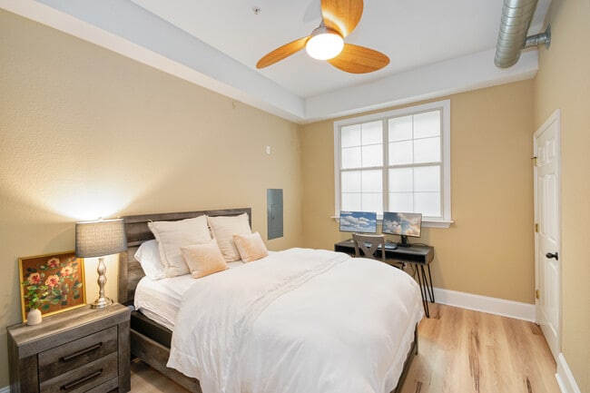 Building Photo - 415 Saint Francis St