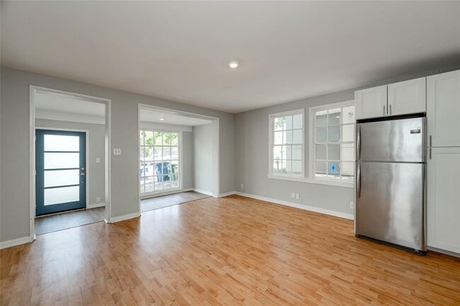 Foto del edificio - 807 W 12th St