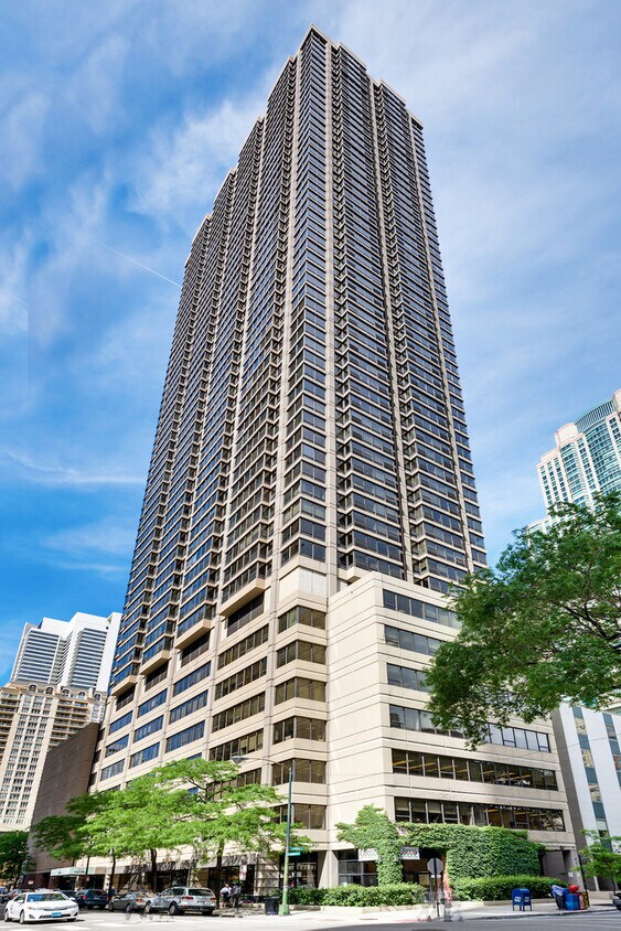 Foto principal - 30 E Huron St