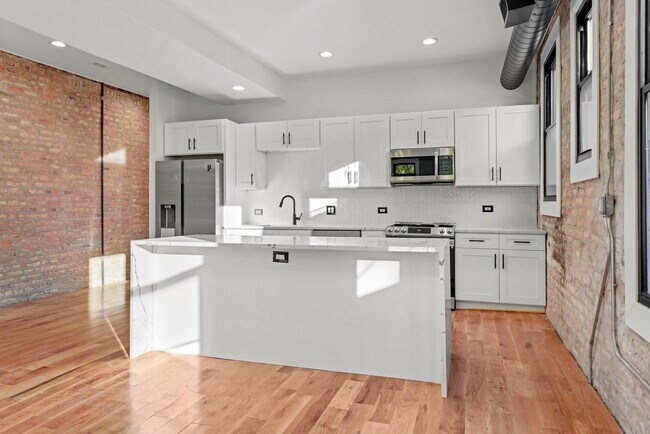 Building Photo - 908 W 19th St