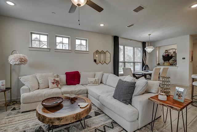 Building Photo - 3928 Cresthill Dr