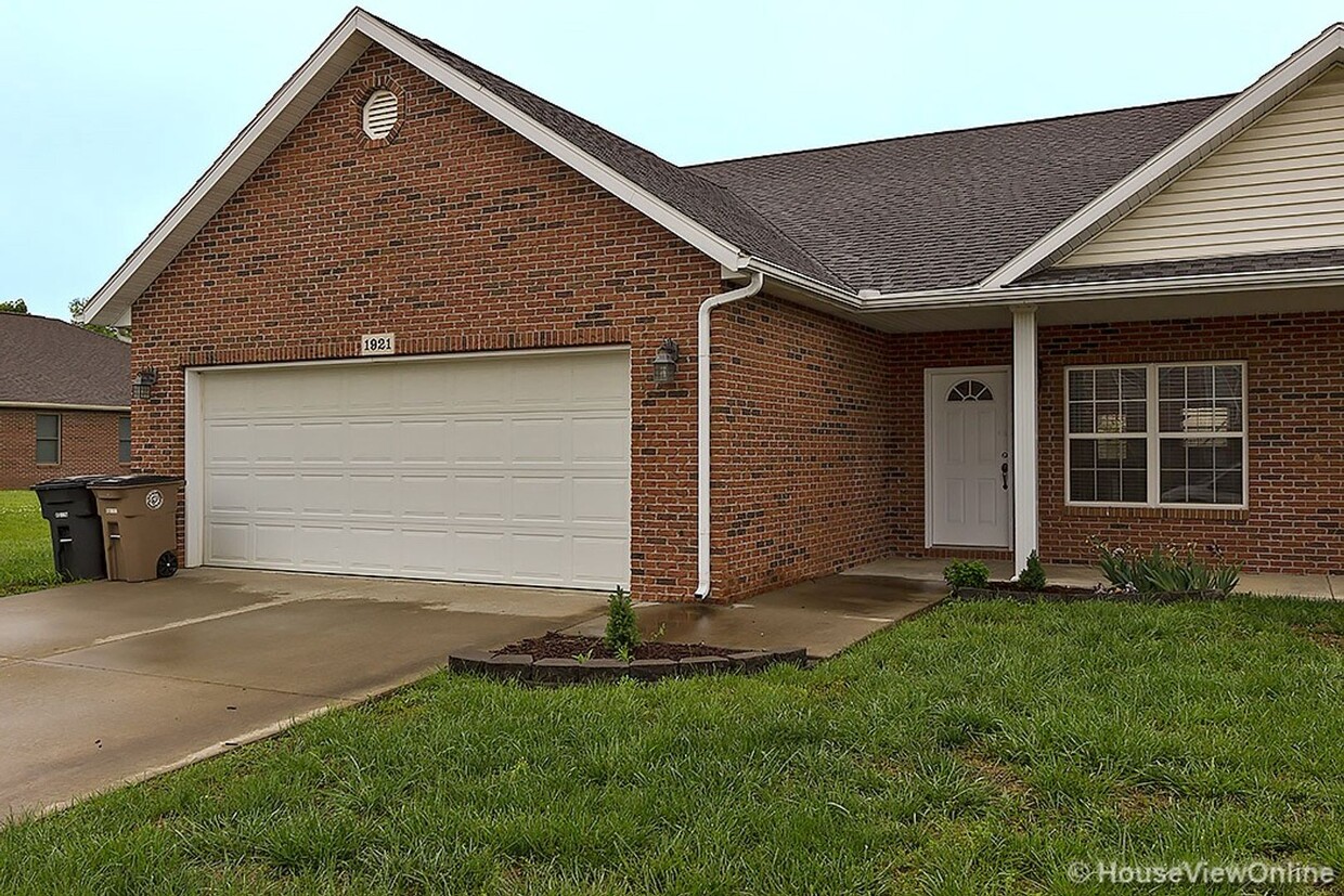 Primary Photo - Duplex in Cape Girardeau