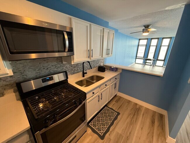 Foto del edificio - 6700 S South Shore Dr