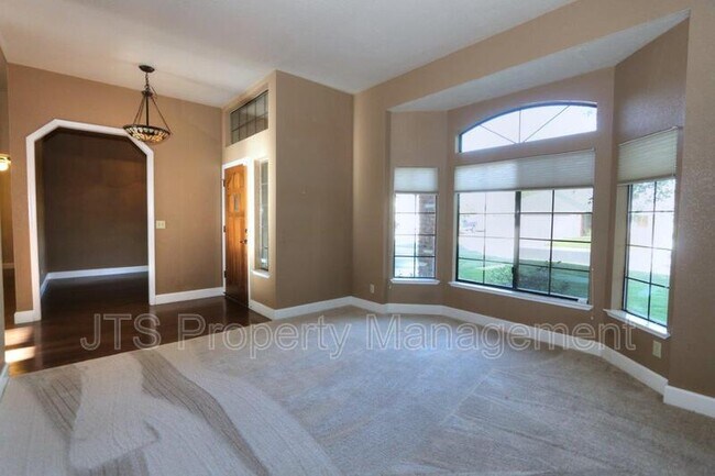 Building Photo - 8401 Blossom Hill Ct